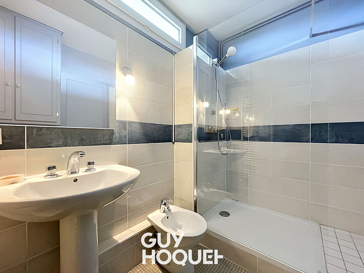 Appartement 3 Chs + 4 Balcons et Cave - 710000 MACON