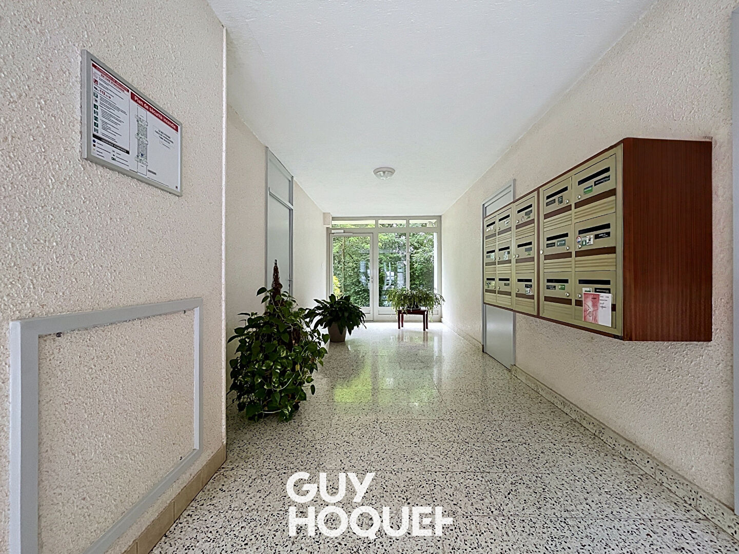 Appartement 3 Chs + 4 Balcons et Cave - 710000 MACON