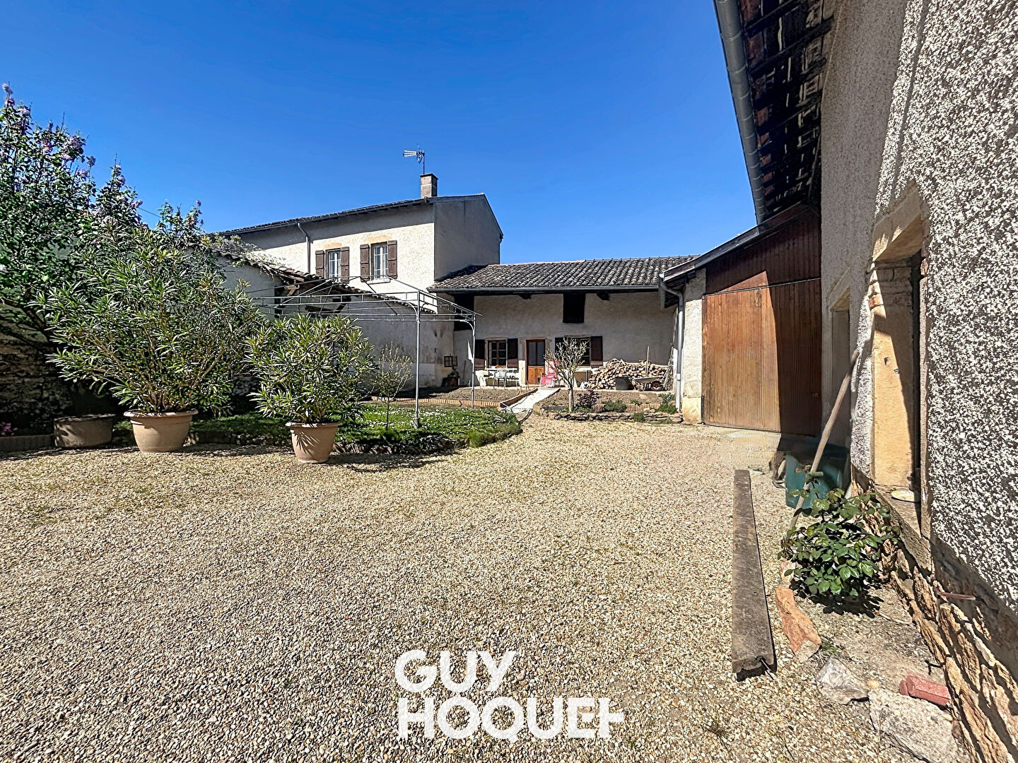 Charmante Maison à vendre de 3 Chambres, Possibilité logement indépendant, Dépendances - 71570 LA CHAPELLE DE GUINCHAY