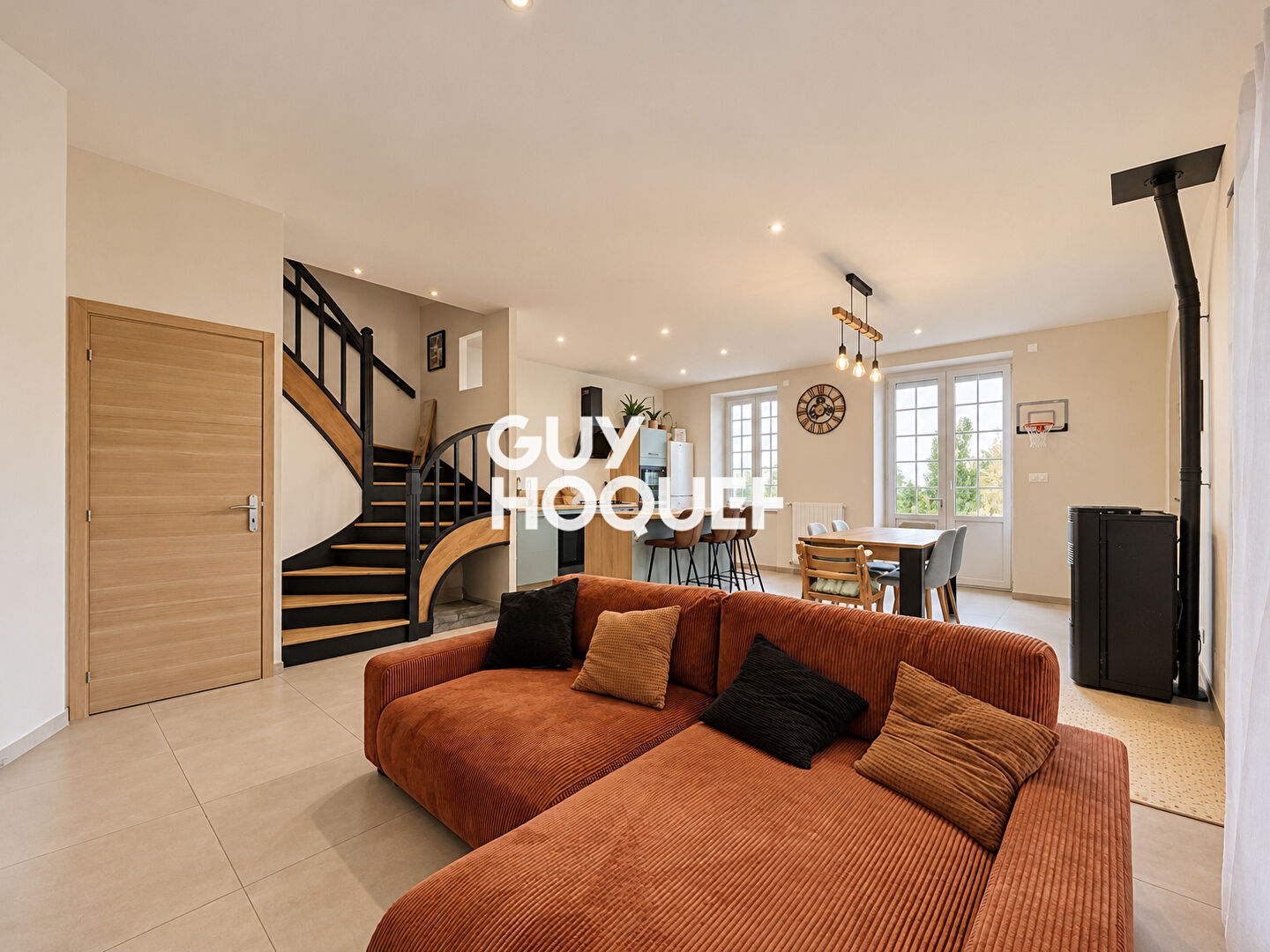 Maison 5 pièces 124 m² · à Romanèche-Thorins · 124 m² · 249 000 €/mois