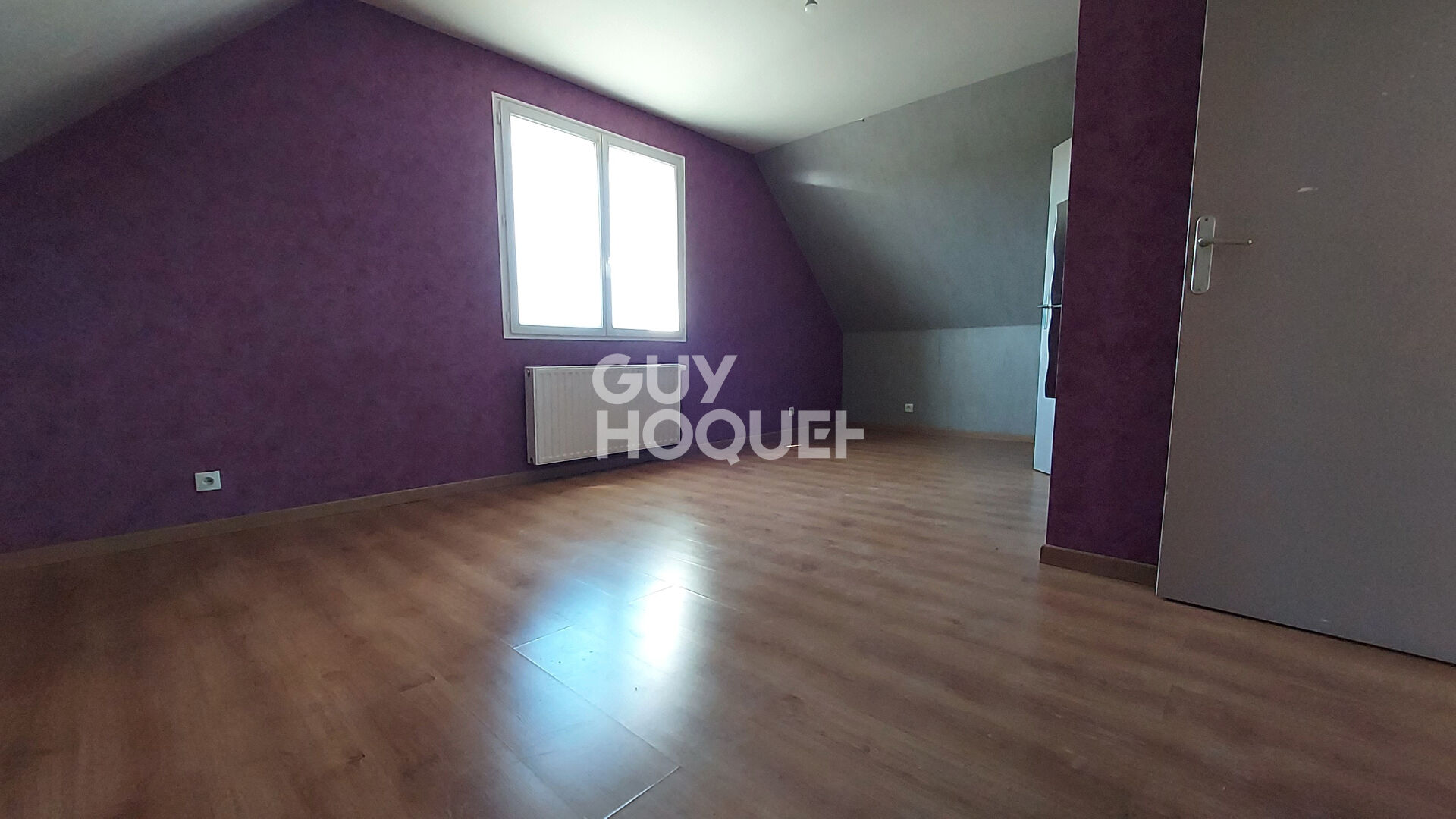 BERCHERES LES PIERRES - MAISON DE 152 M²