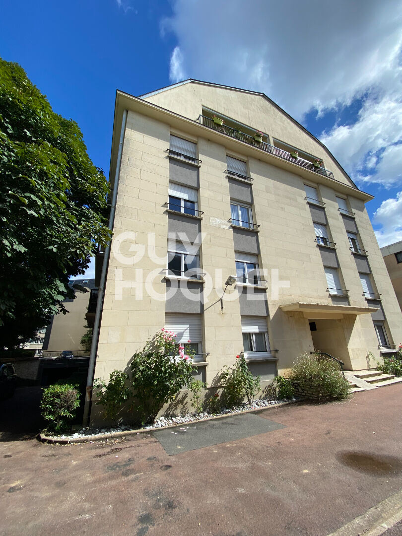 Studio meublé de 33.58m² proche gare avec parking