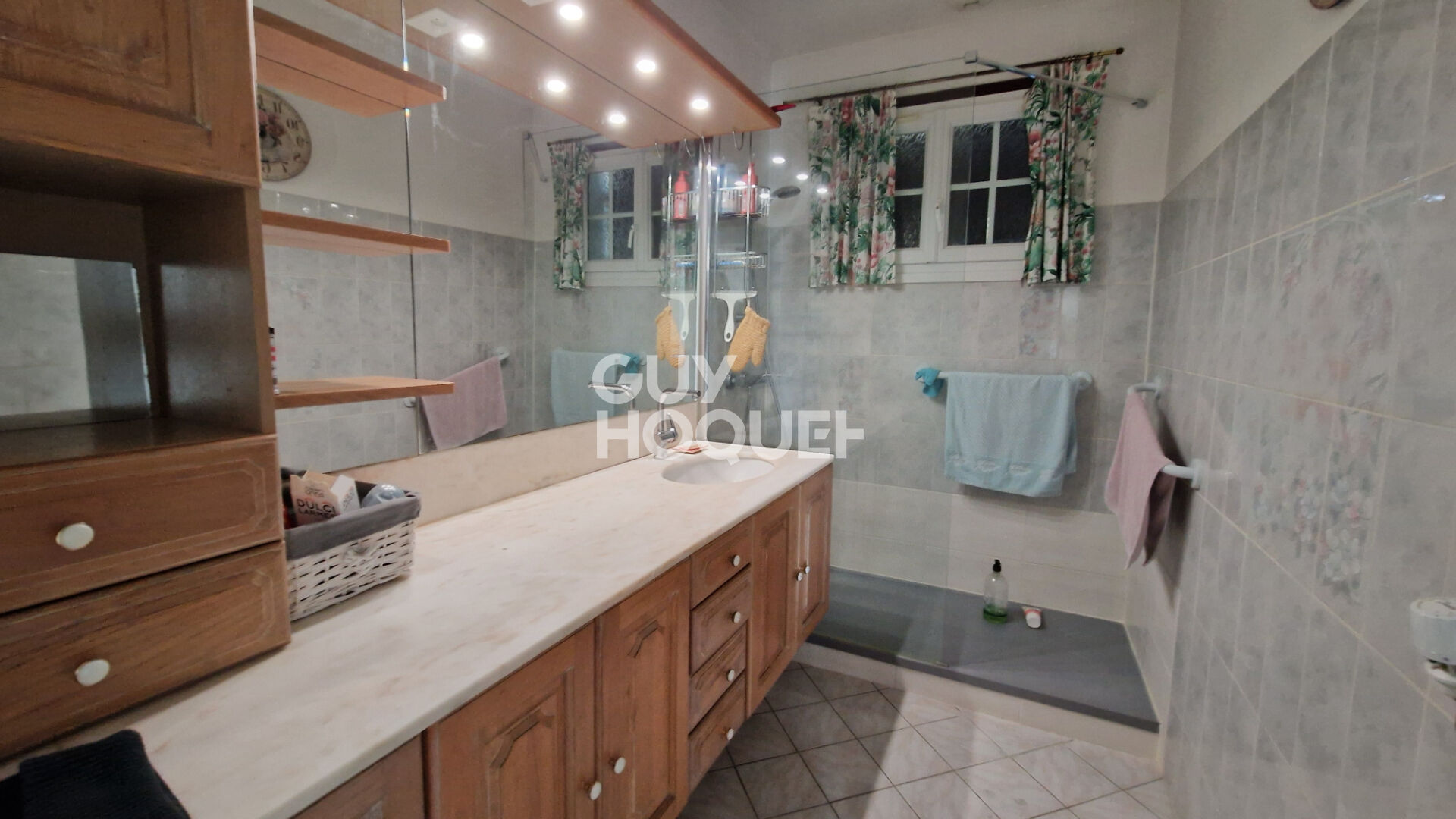Maison Champhol Plain pied avec double garage.