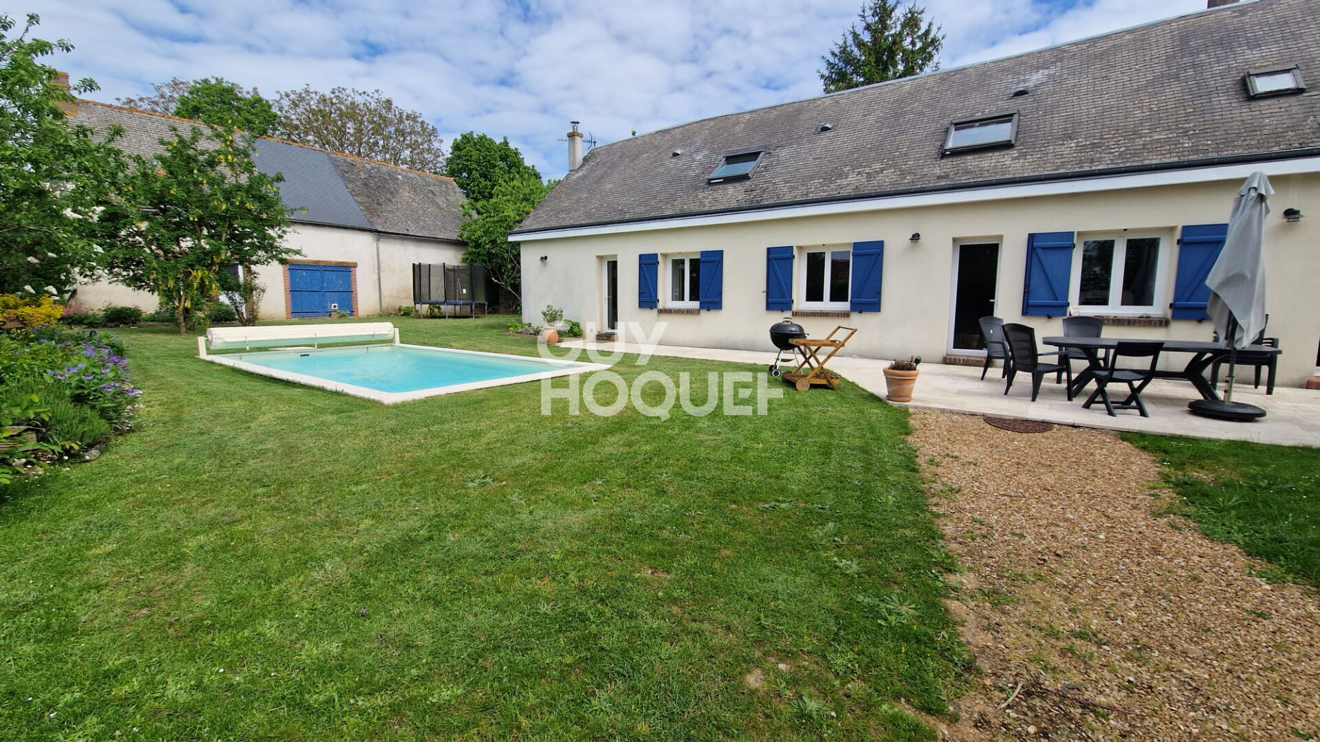 Belle longère avec piscine, à Mignières