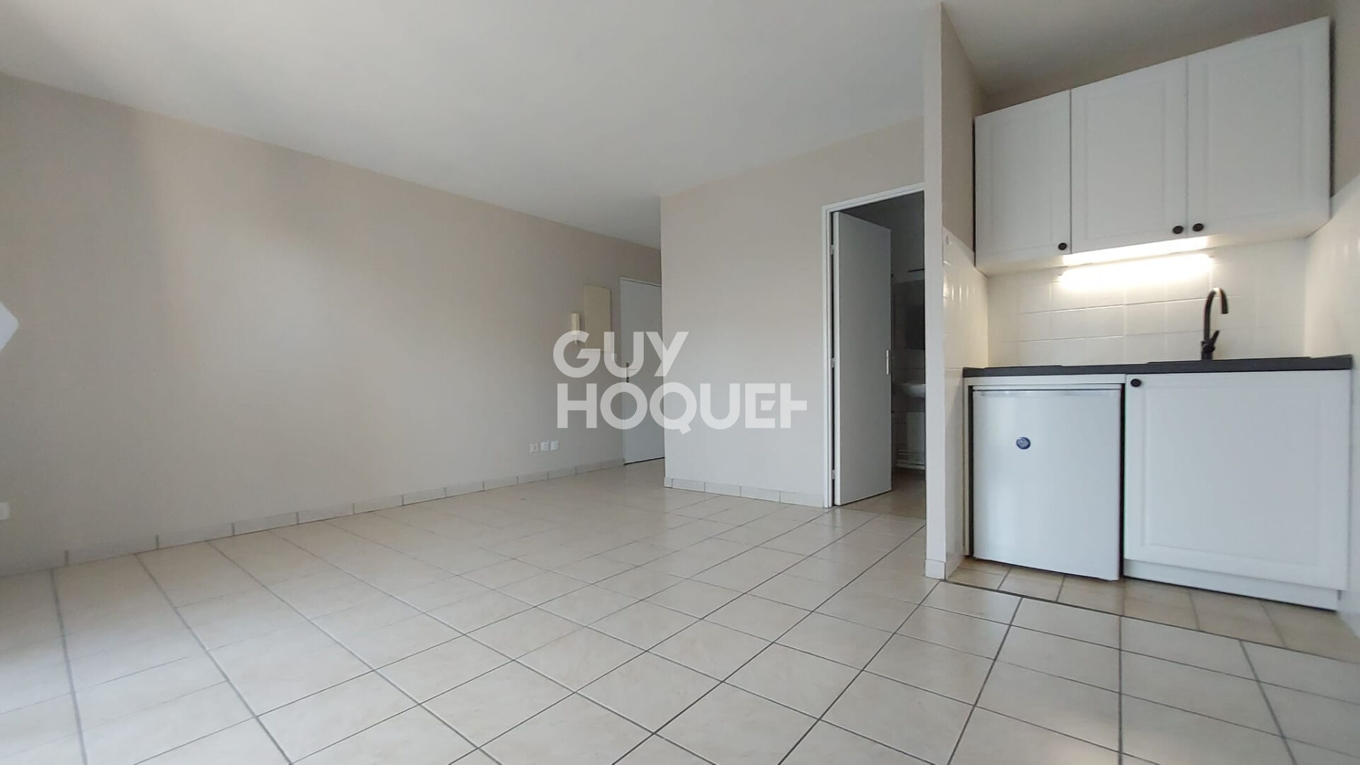 Studio avec grand balcon -  Centre ville - Lycee Marceau et IUT
