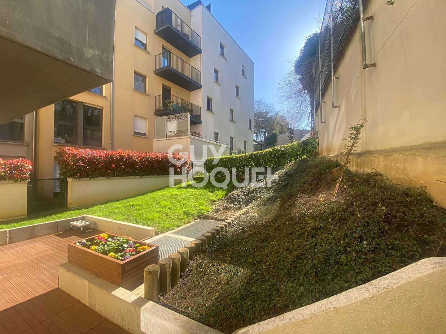 Grand T3 face à la gare !