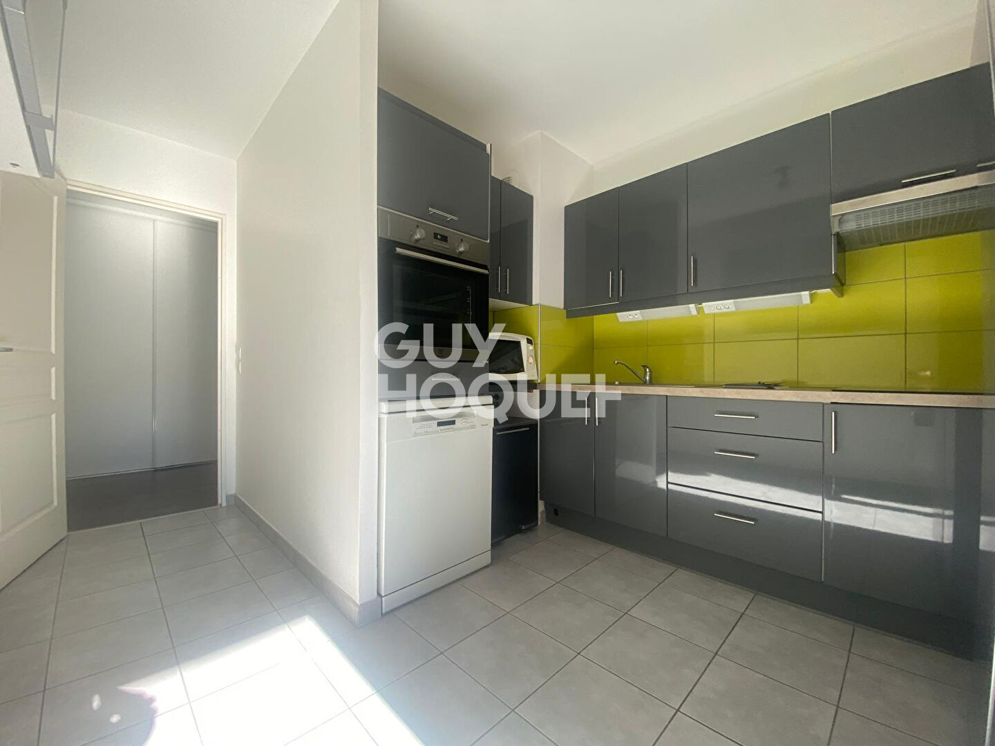 Grand T3 face à la gare !