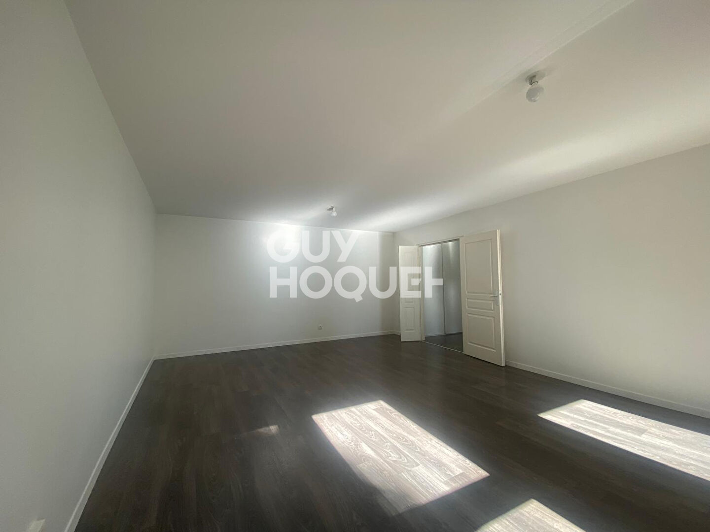 Grand T3 face à la gare !