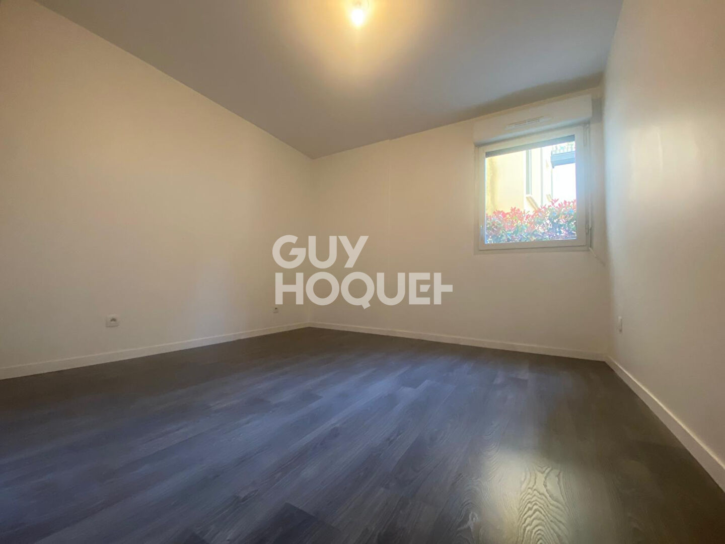 Grand T3 face à la gare !