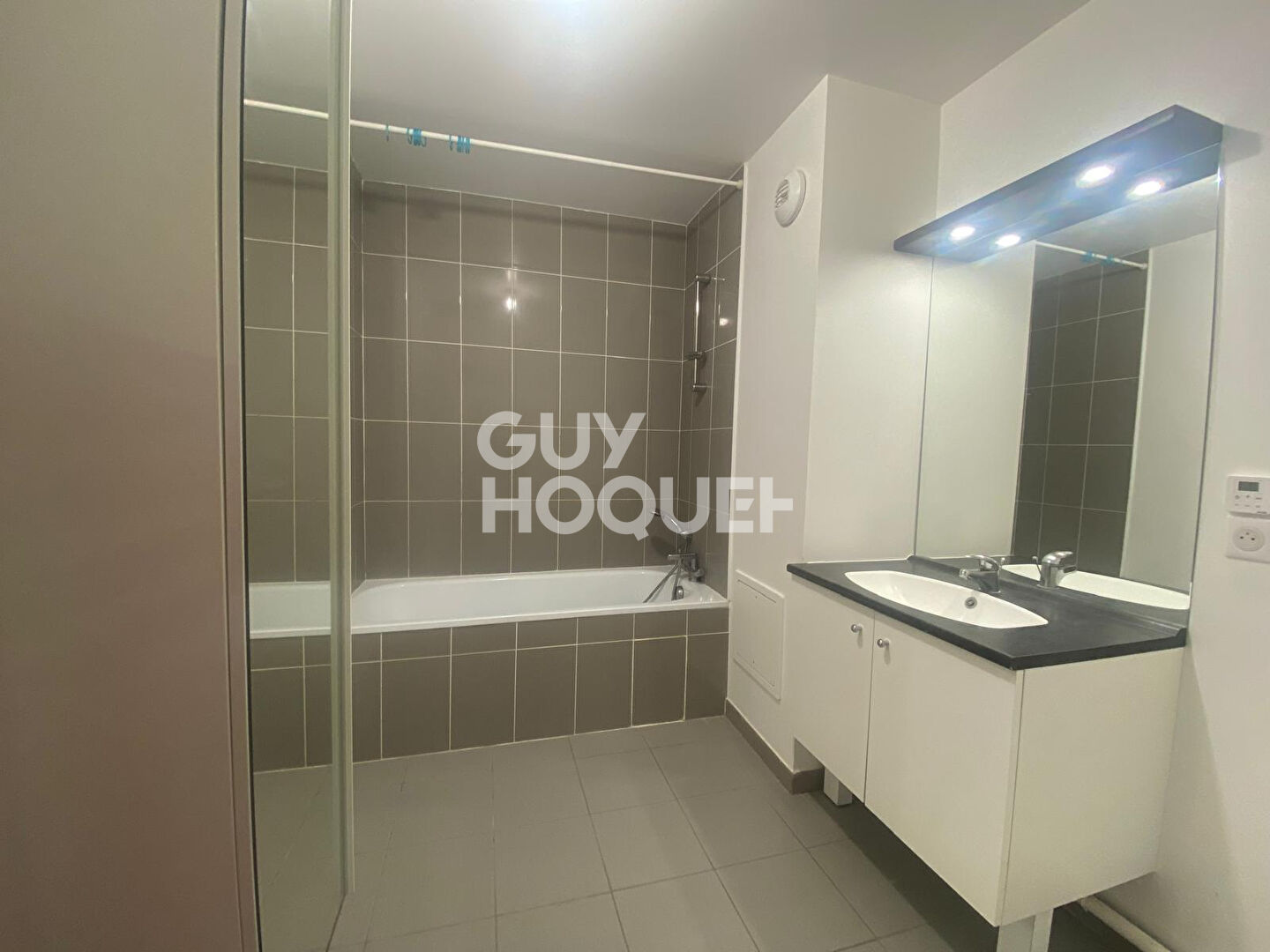 Grand T3 face à la gare !