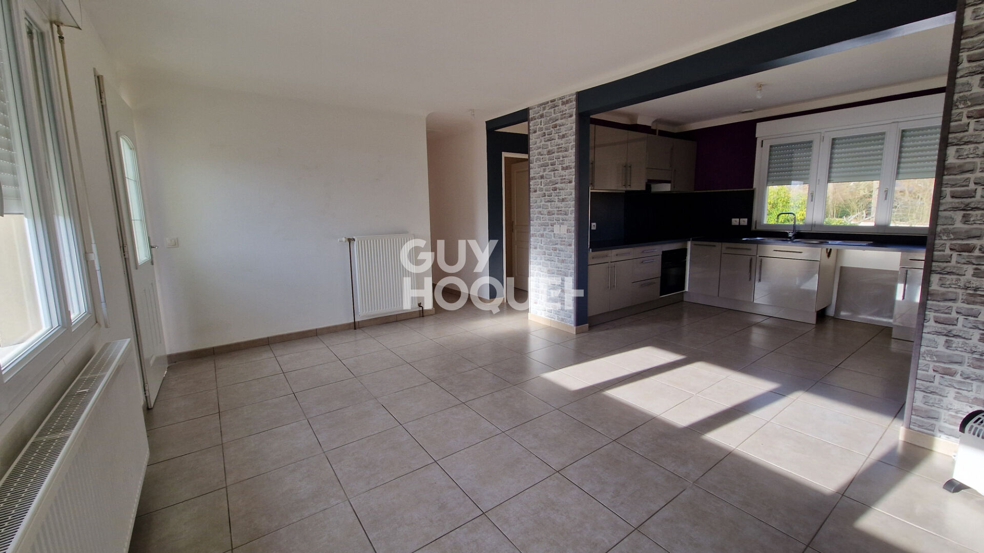 Maison de 4 pièces principales sur sous sol, en parfait état