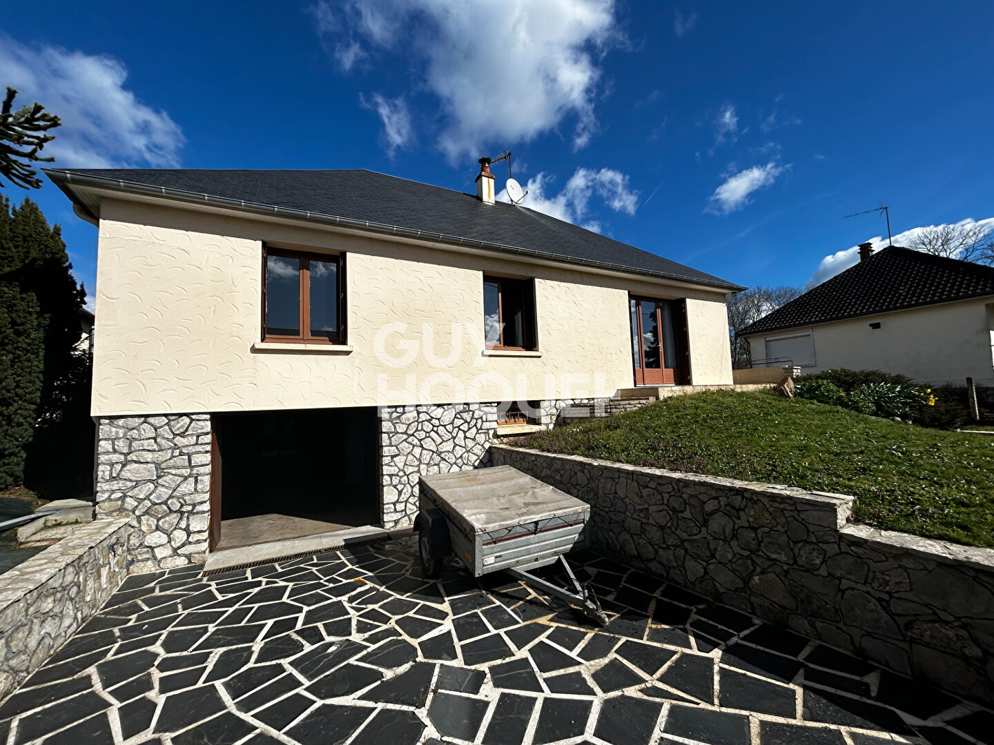 LOCATION : maison F4 (93 m²) à BROU