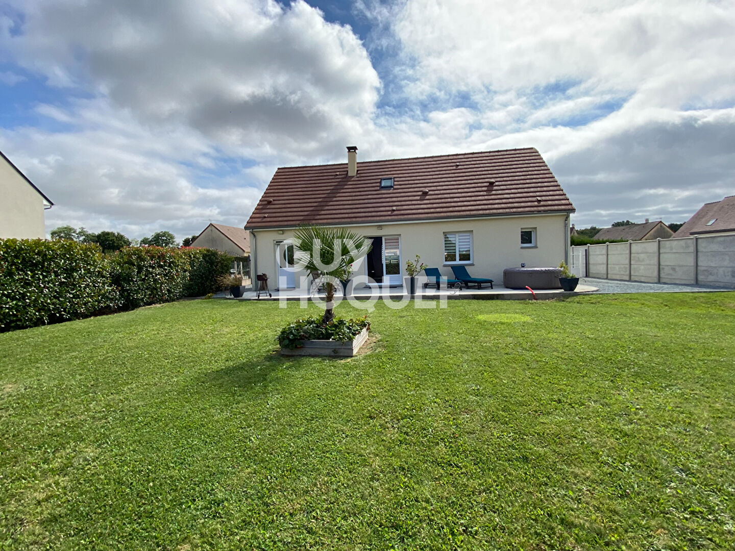 À Vendre : Pavillon Moderne à Val d'Yerre ! Confort et Charme au Rendez-vous !