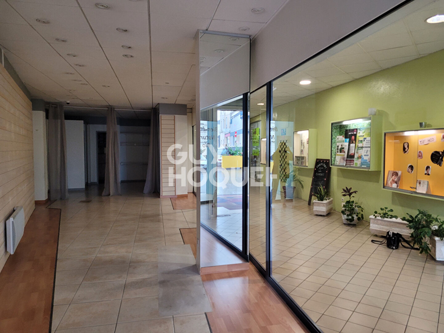 Local commercial  65.6 m2 FACE MAIRIE