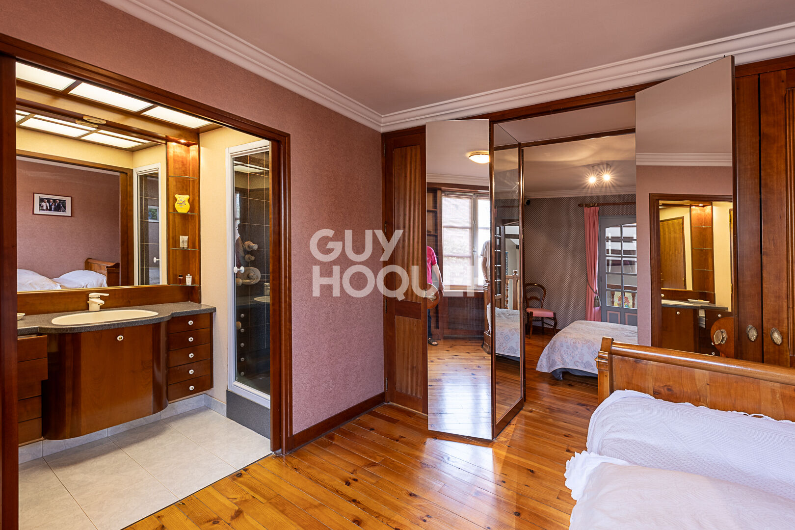 Maison 11 pièces - 380 m² habitable proche commerces et écoles.