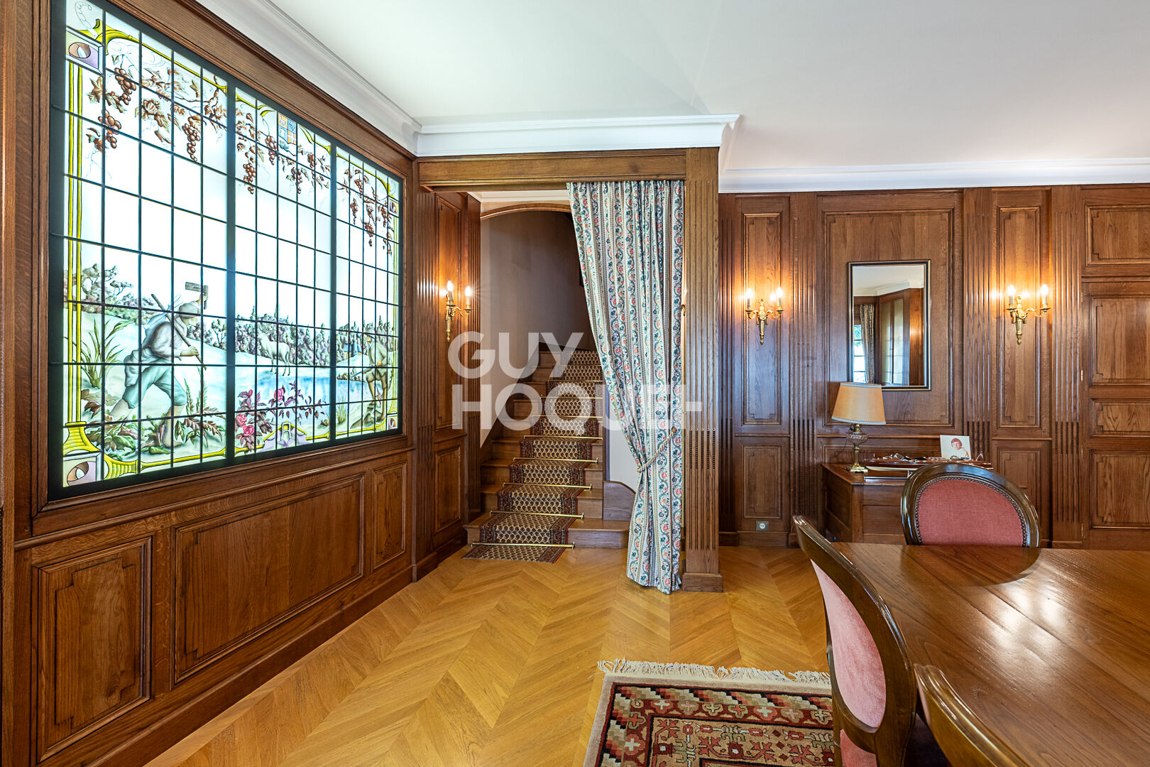 Maison 11 pièces - 380 m² habitable proche commerces et écoles.