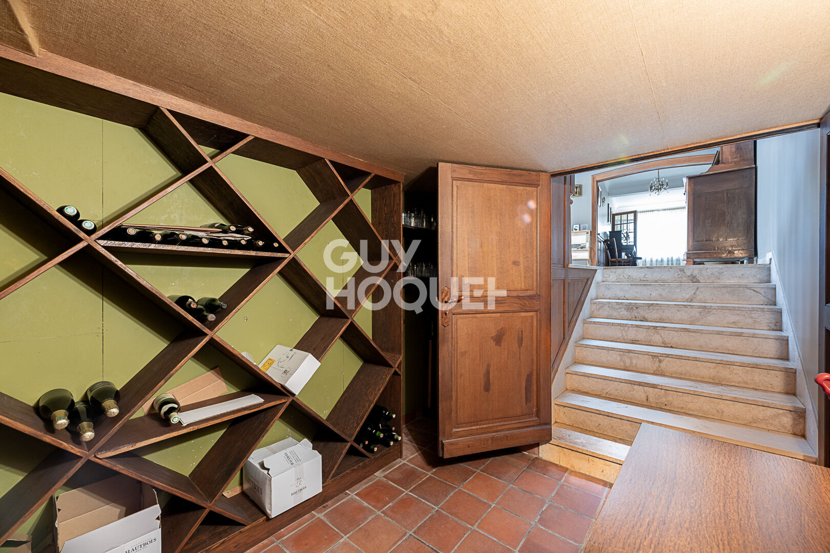 Maison 11 pièces - 380 m² habitable proche commerces et écoles.