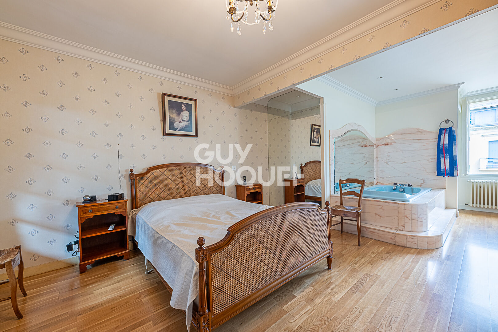 Maison 11 pièces - 380 m² habitable proche commerces et écoles.