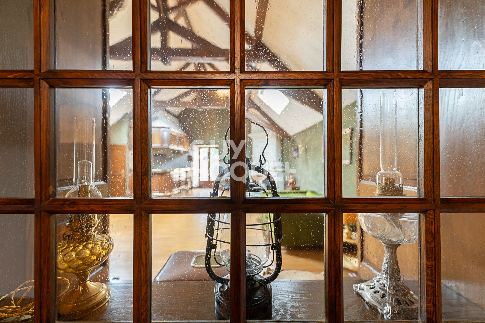 Maison 11 pièces - 380 m² habitable proche commerces et écoles.