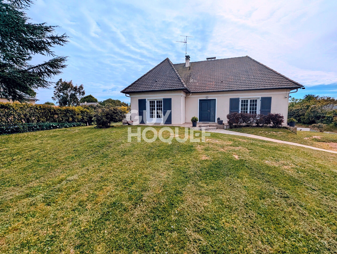 Maison Chemaze 7 pièce(s) 141 m2