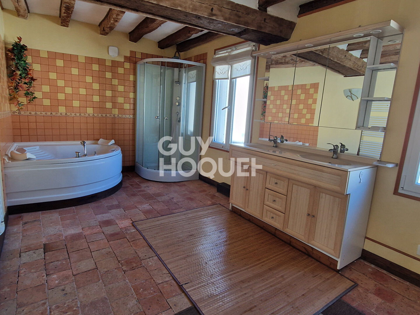 Maison Gennes - Longuefuye 7 pièce(s) 126.00 m2