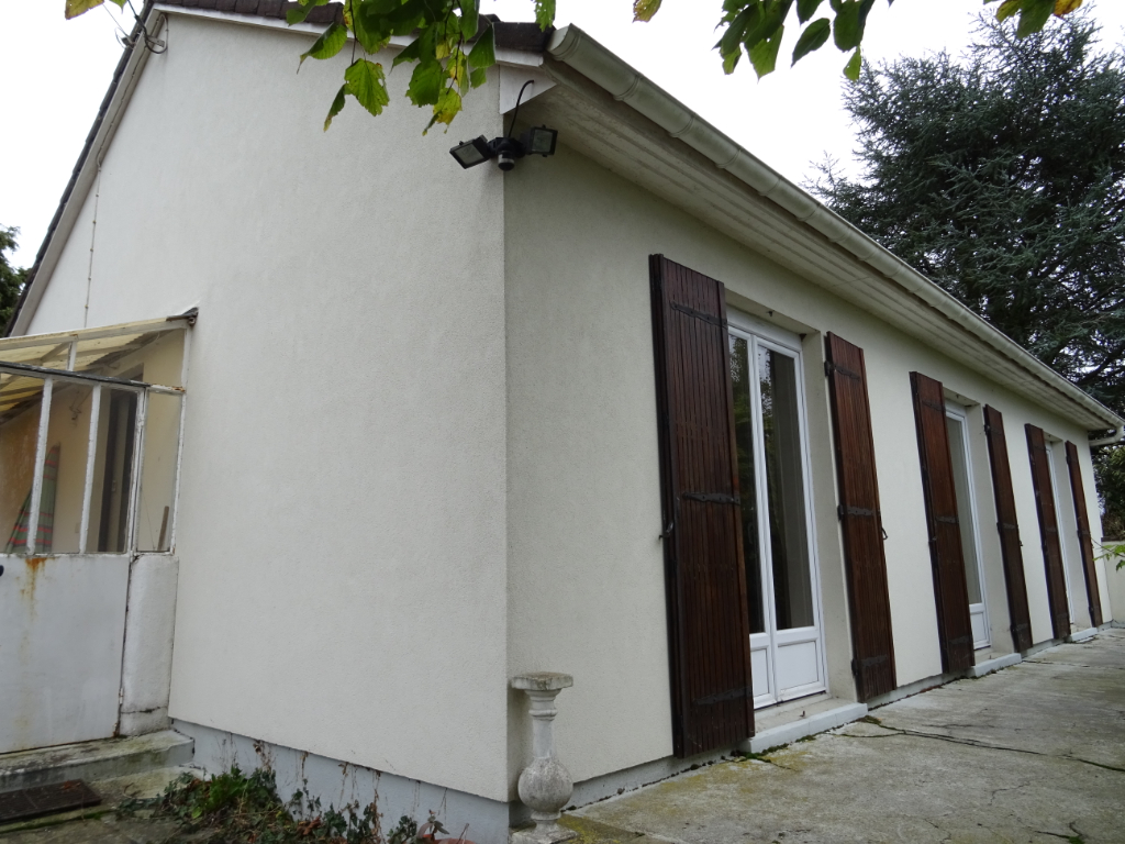 5 MINUTES COURVILLE SUR EURE. Maison 3 pièces