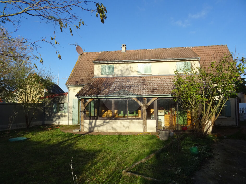 TRES PROCHE COURVILLE