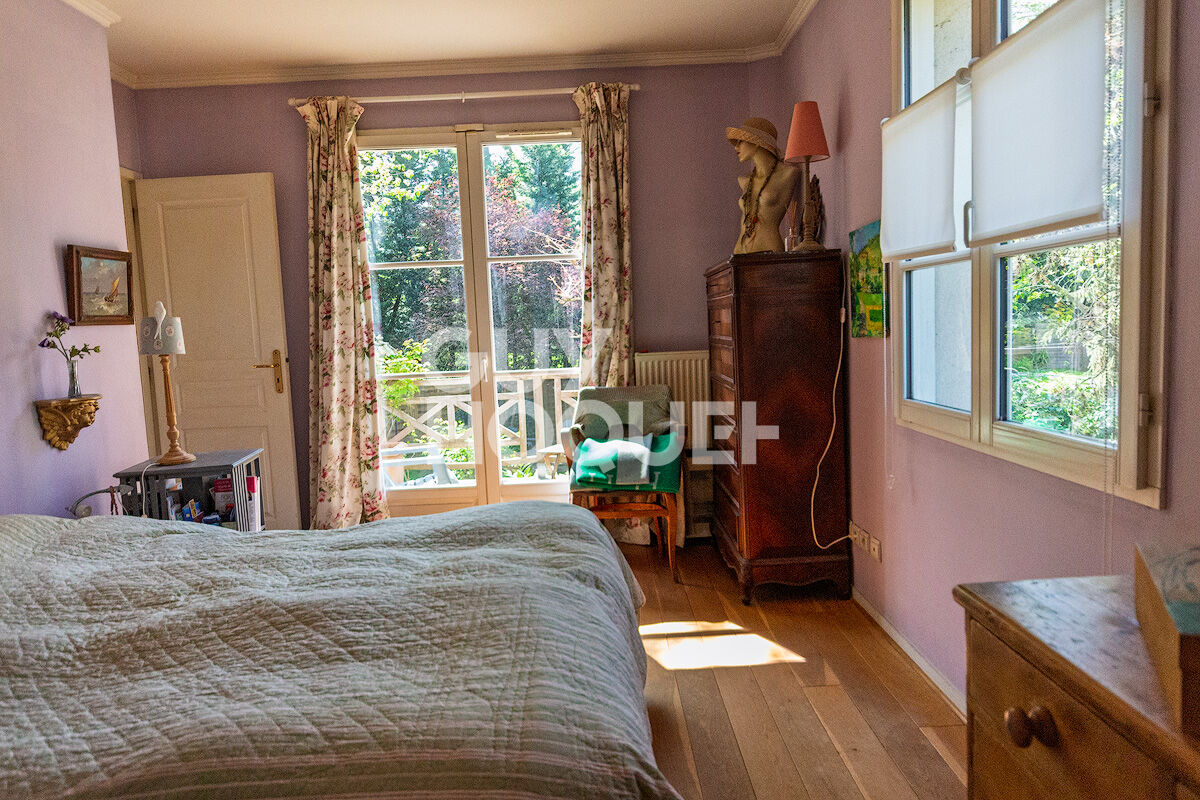 Belle maison à Croissy Sur Seine 8 pièce(s) 183 m2 sur 1000m2 de terrain