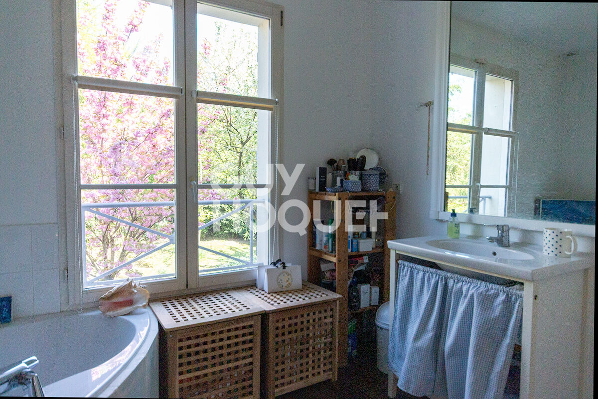 Belle maison à Croissy Sur Seine 8 pièce(s) 183 m2 sur 1000m2 de terrain