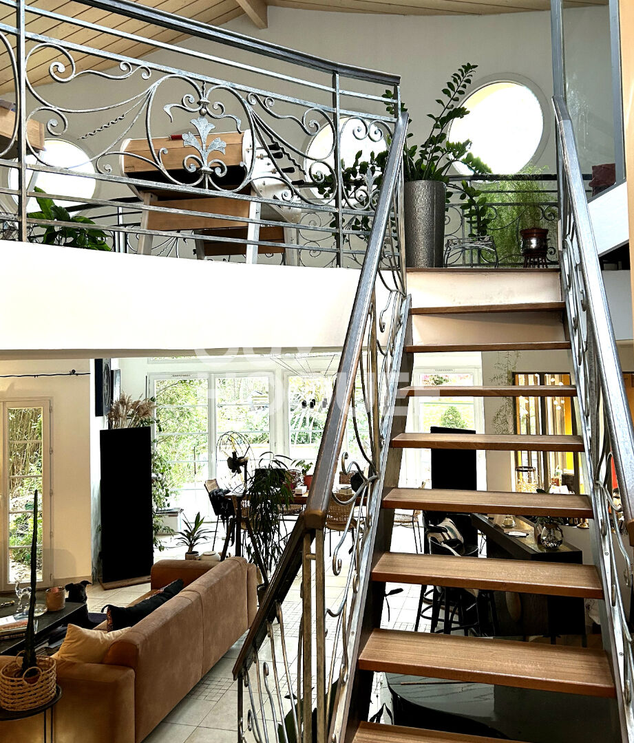 Maison Quartier Coteaux à Rueil Malmaison 8 pièces 215 m2