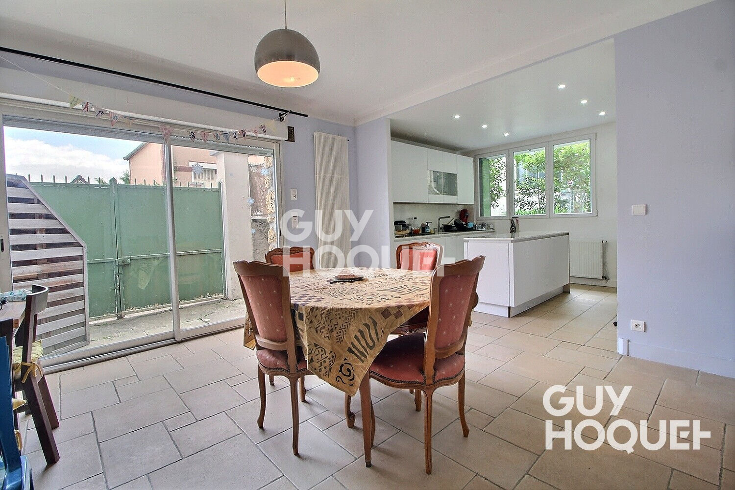 Maison  bon état 4/5 chambres.