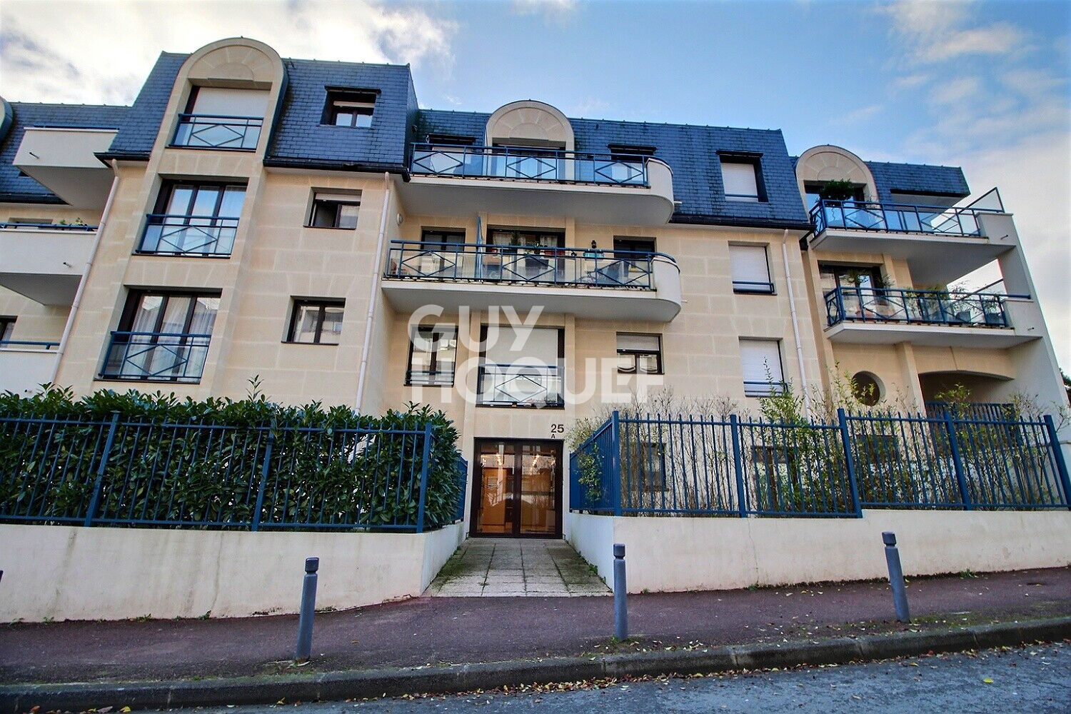 CHAVILLE RIVE DROITE STUDIO MEUBLE