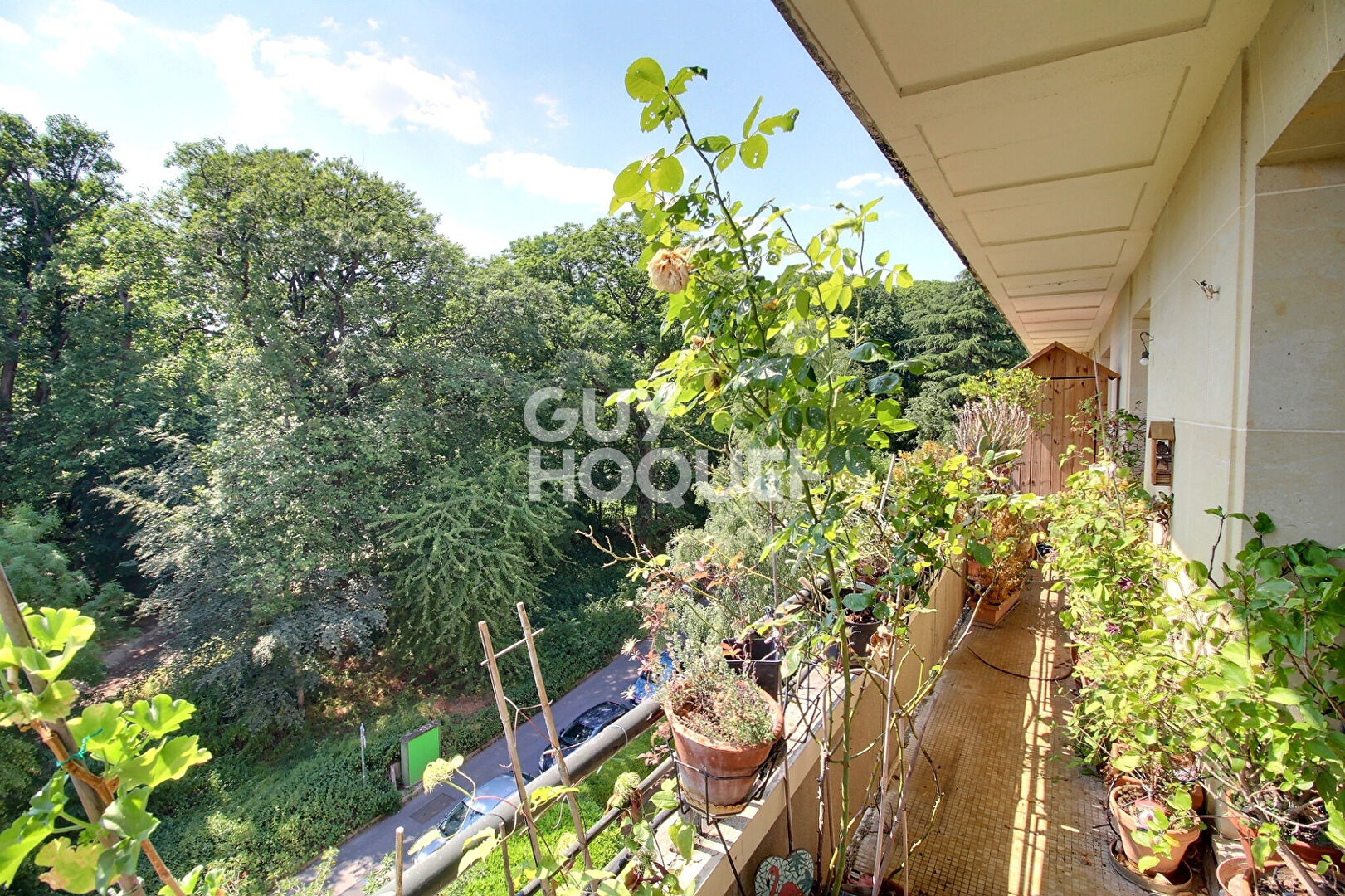 Chaville Rive Droite Appartement traversant t5 avec balcon et vue dégagée
