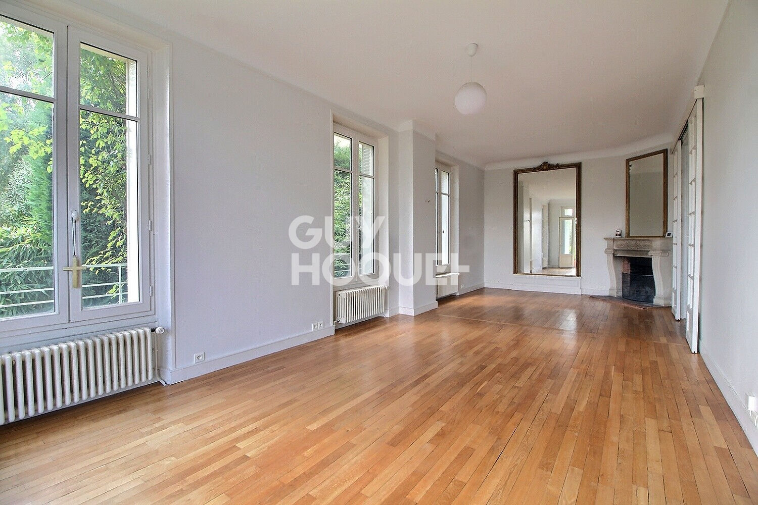 Location : DUPLEX 7 pièces de 210 m² à CHAVILLE en bordure de forêt