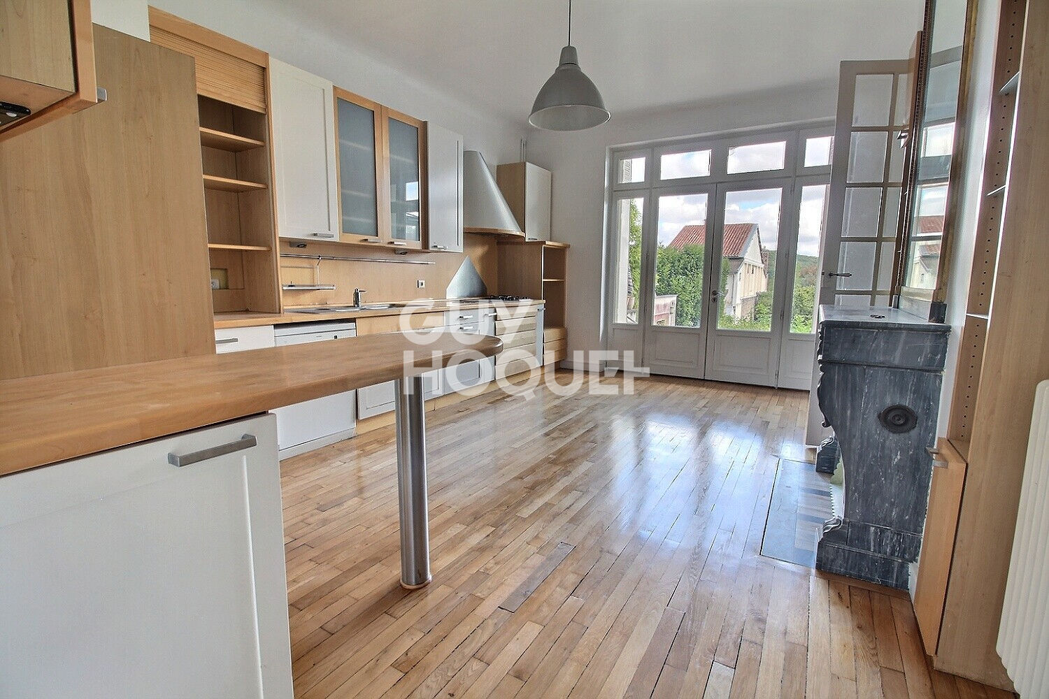 Location : DUPLEX 7 pièces de 210 m² à CHAVILLE en bordure de forêt