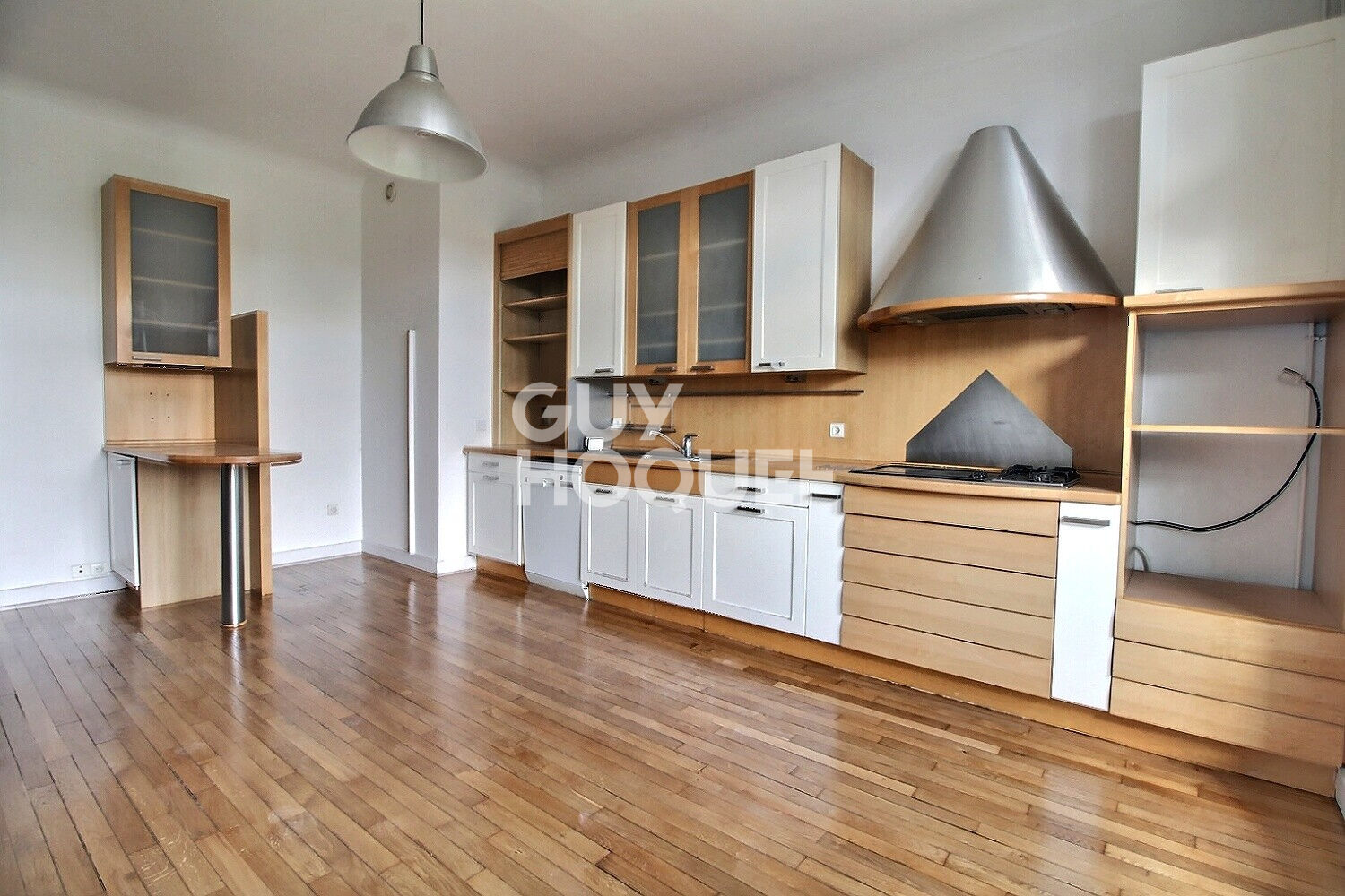 Location : DUPLEX 7 pièces de 210 m² à CHAVILLE en bordure de forêt