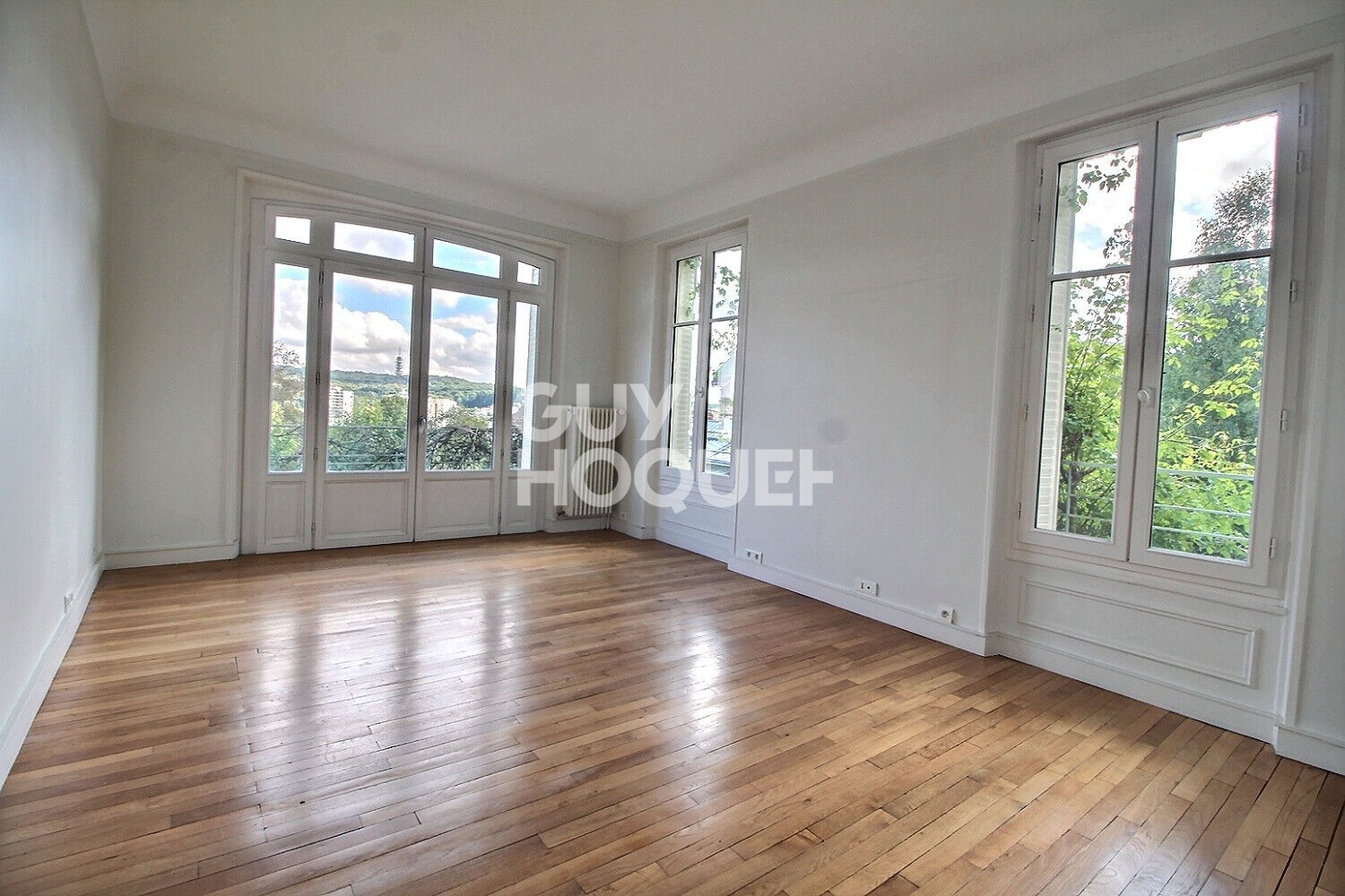 Location : DUPLEX 7 pièces de 210 m² à CHAVILLE en bordure de forêt