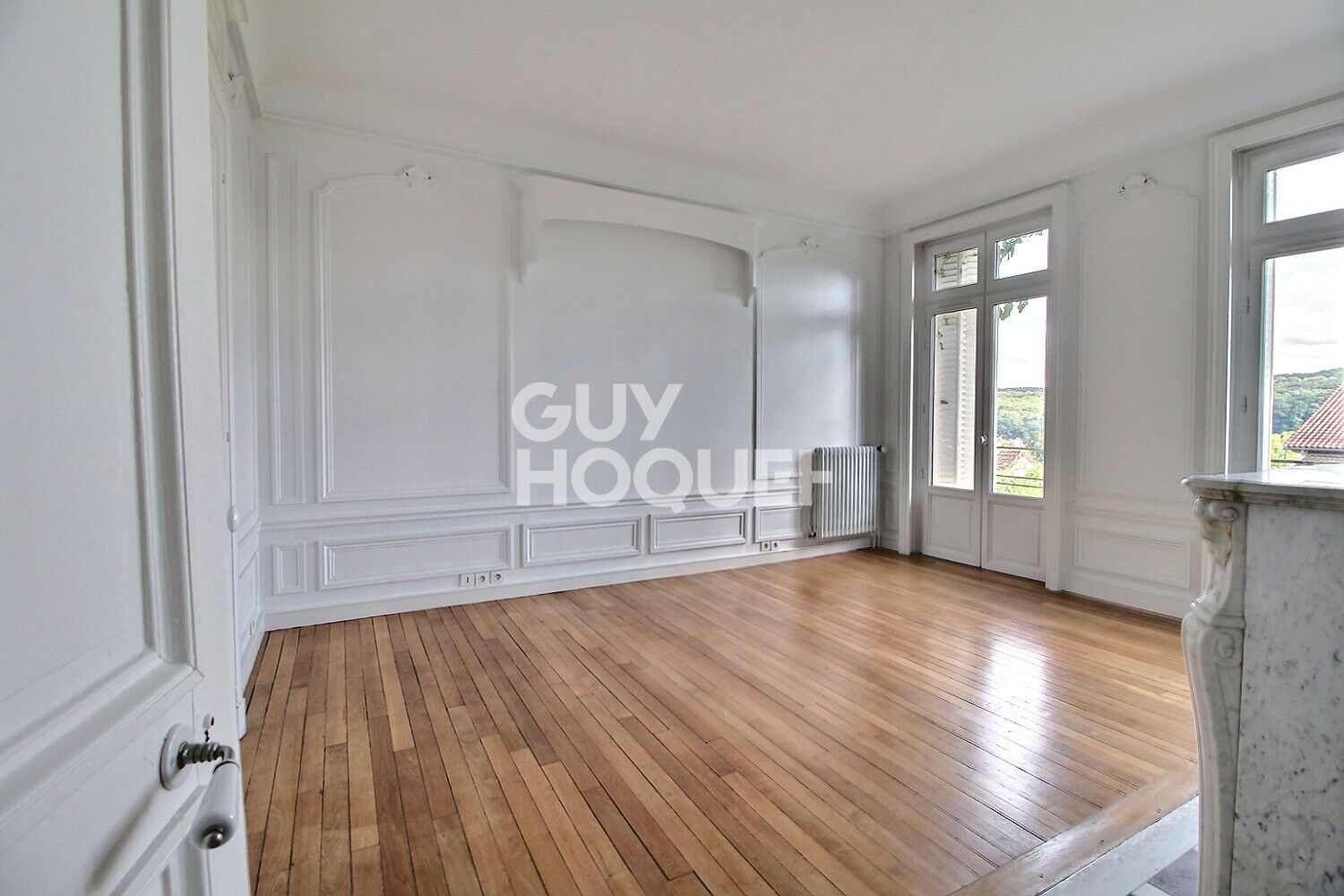 Location : DUPLEX 7 pièces de 210 m² à CHAVILLE en bordure de forêt