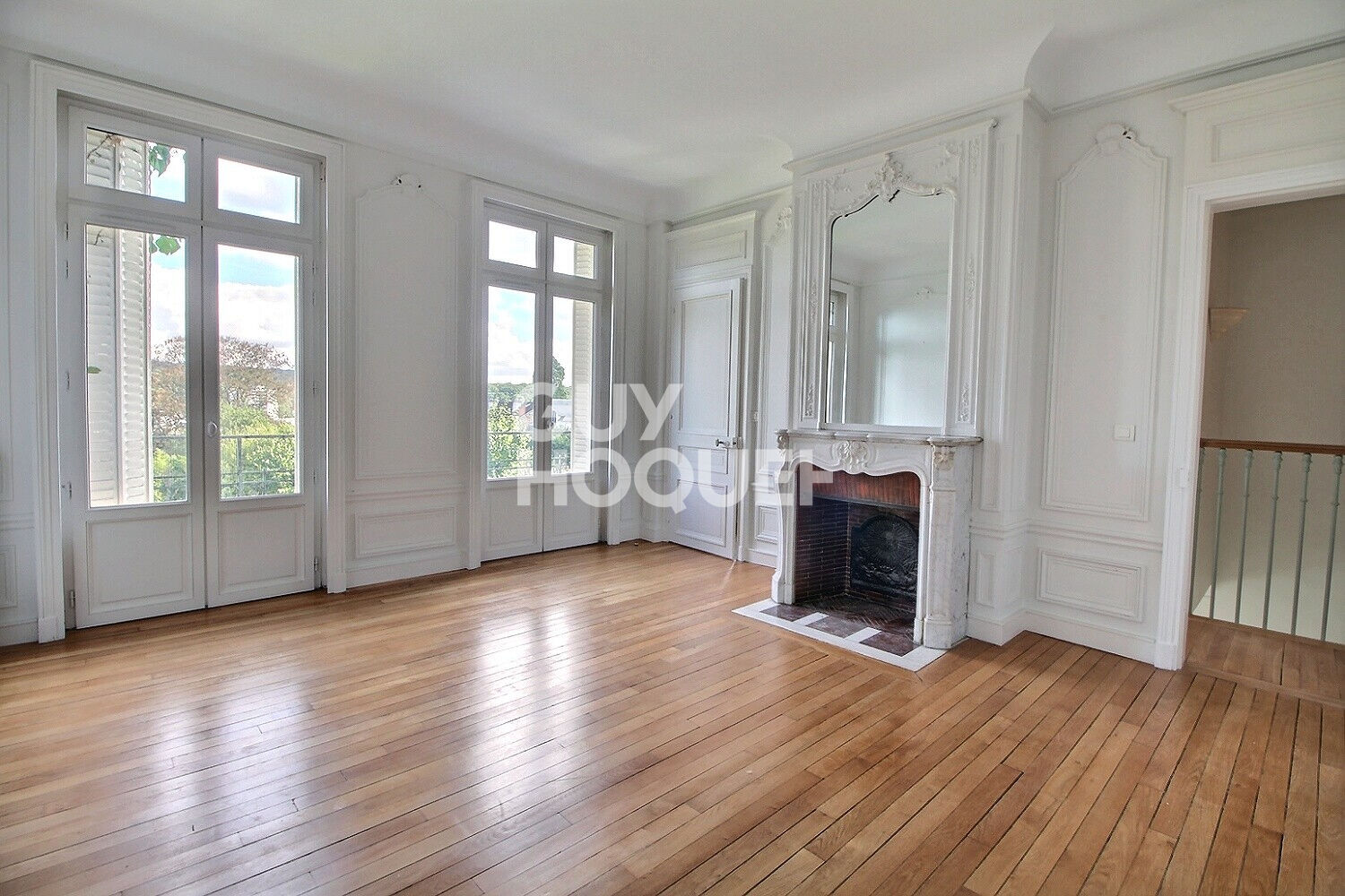 Location : DUPLEX 7 pièces de 210 m² à CHAVILLE en bordure de forêt