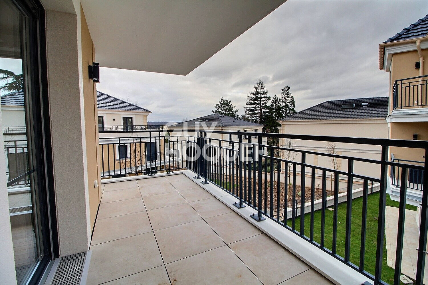 LOCATION : appartement 3 pièces (62 m²) à VIROFLAY