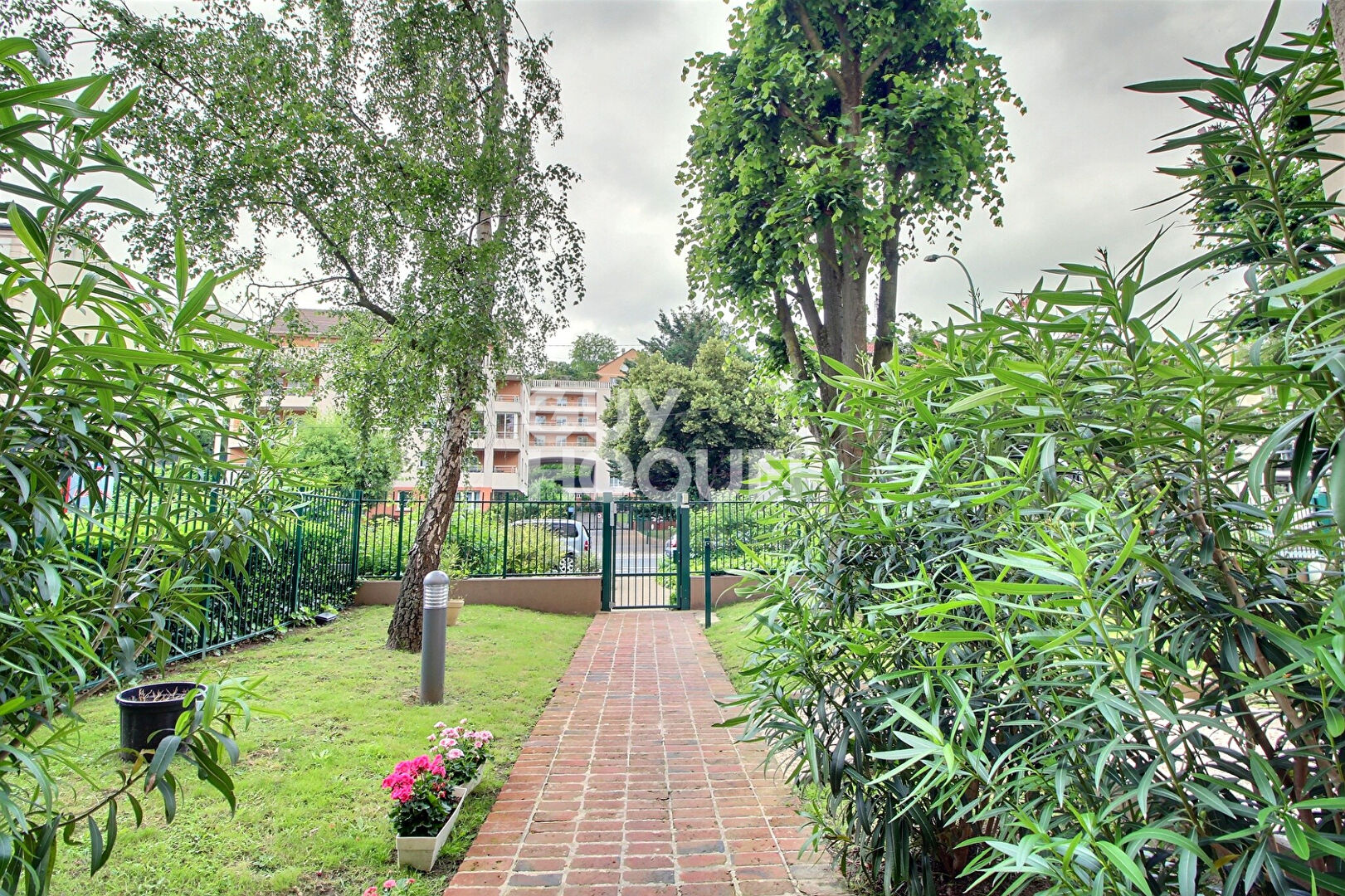 CHAVILLE 2 pièces de 42 m2 avec balcon et vue dégagée