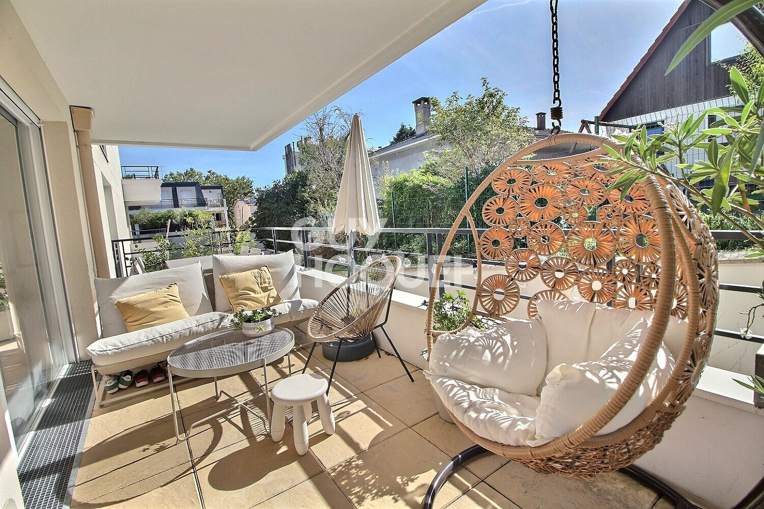 CHAVILLE COEUR DE VILLE - ELEGANT ET LUMINEUX APPARTEMENT 4 PIECES AVEC DEUX TERRASSES
