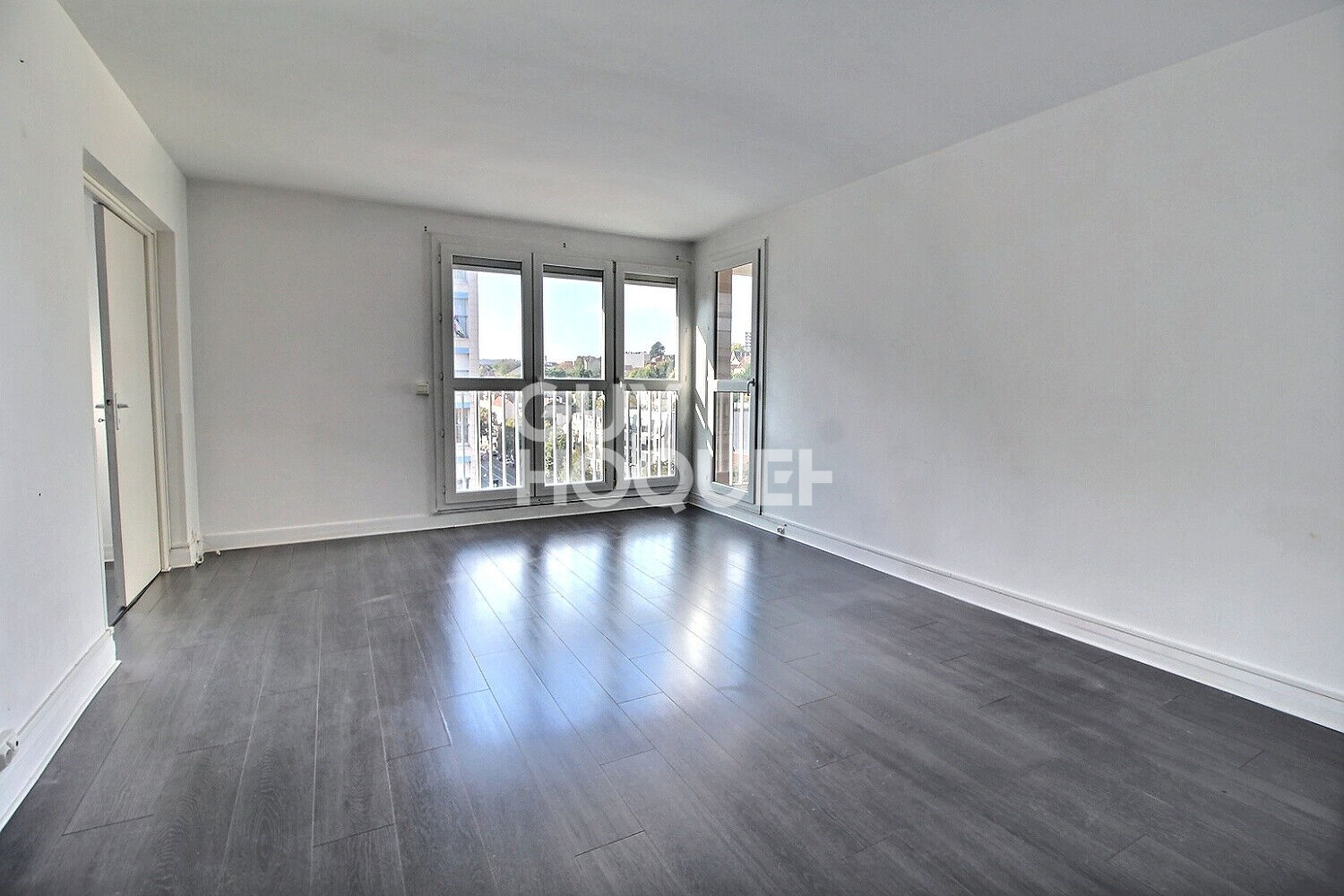 Chaville coeur de ville appartement 4 pièces, 3 chambres traversant vue dégagée