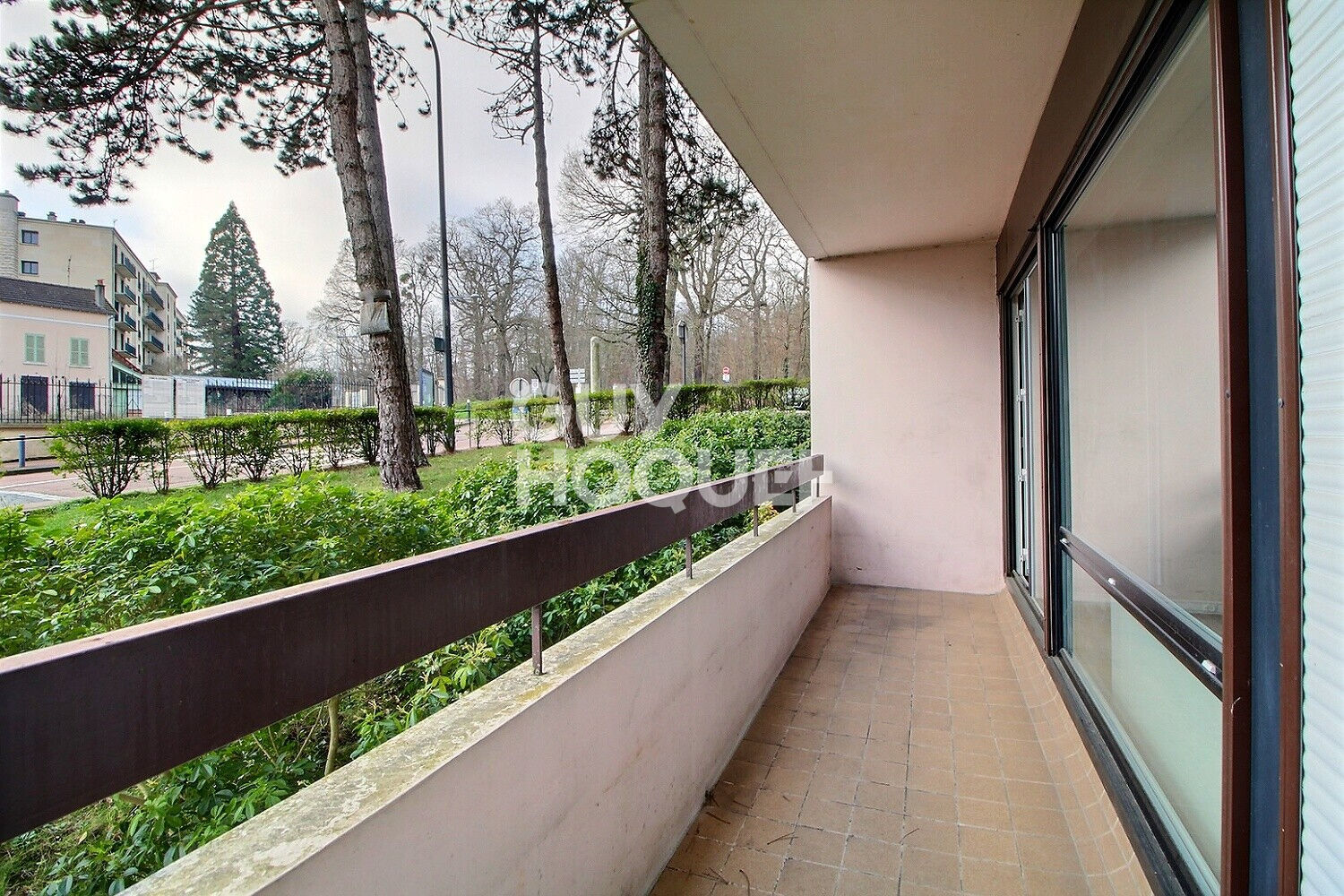 Chaville rive droite,  5 pièces  de 105 m² avec 2 balcons