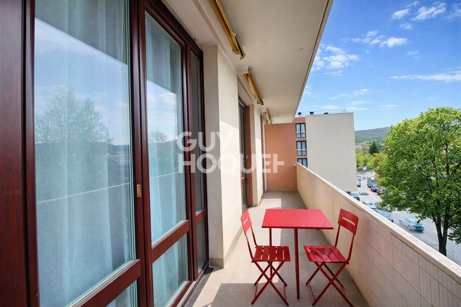 Chaville Rive Gauche - Appartement t3 traversant avec balcon , cave et parking en sous-sol