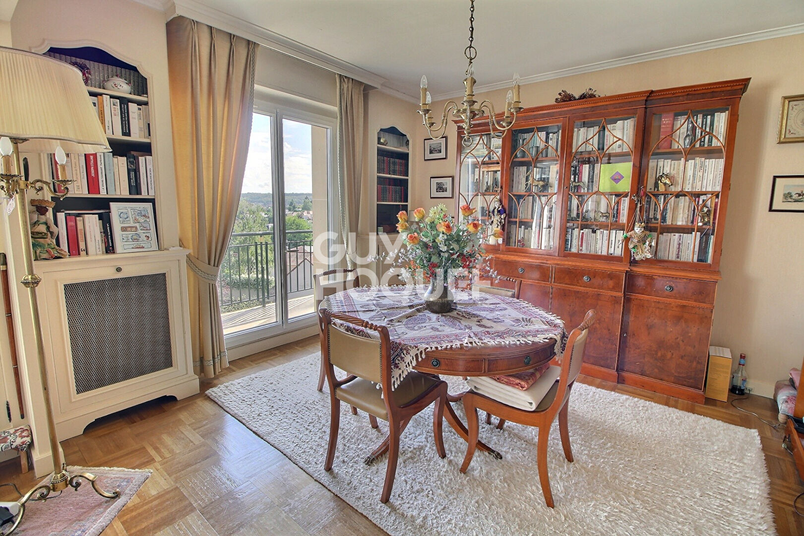 Chaville - Rive Droite : À vendre : Appartement traversant T5, parking, box et cave