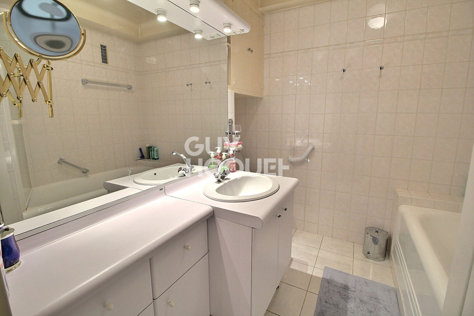 Chaville - Rive Droite : À vendre : Appartement traversant T5, parking, box et cave