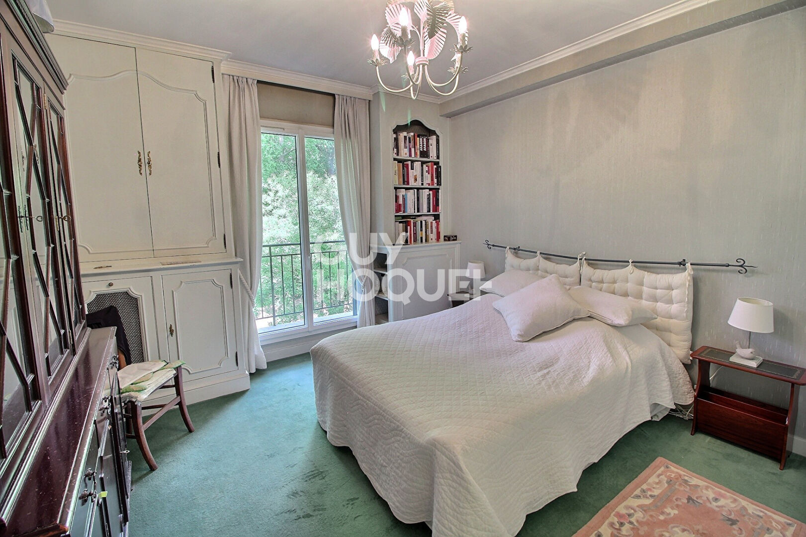 Chaville - Rive Droite : À vendre : Appartement traversant T5, parking, box et cave