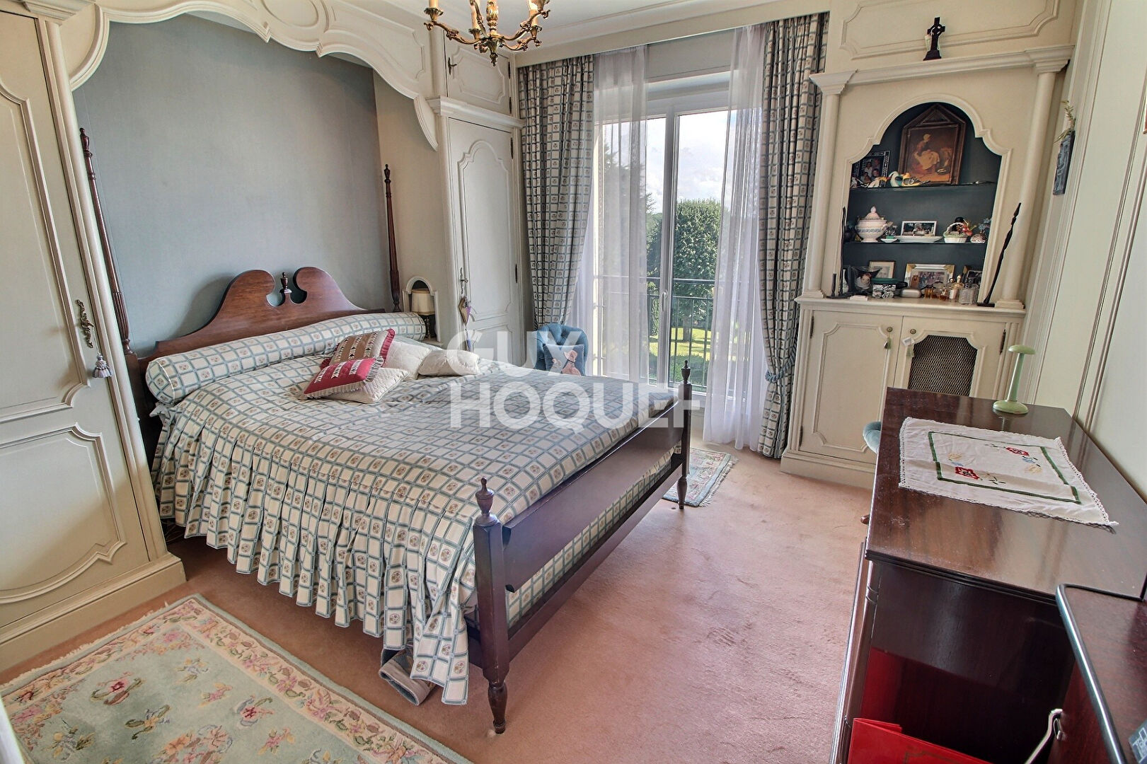 Chaville - Rive Droite : À vendre : Appartement traversant T5, parking, box et cave