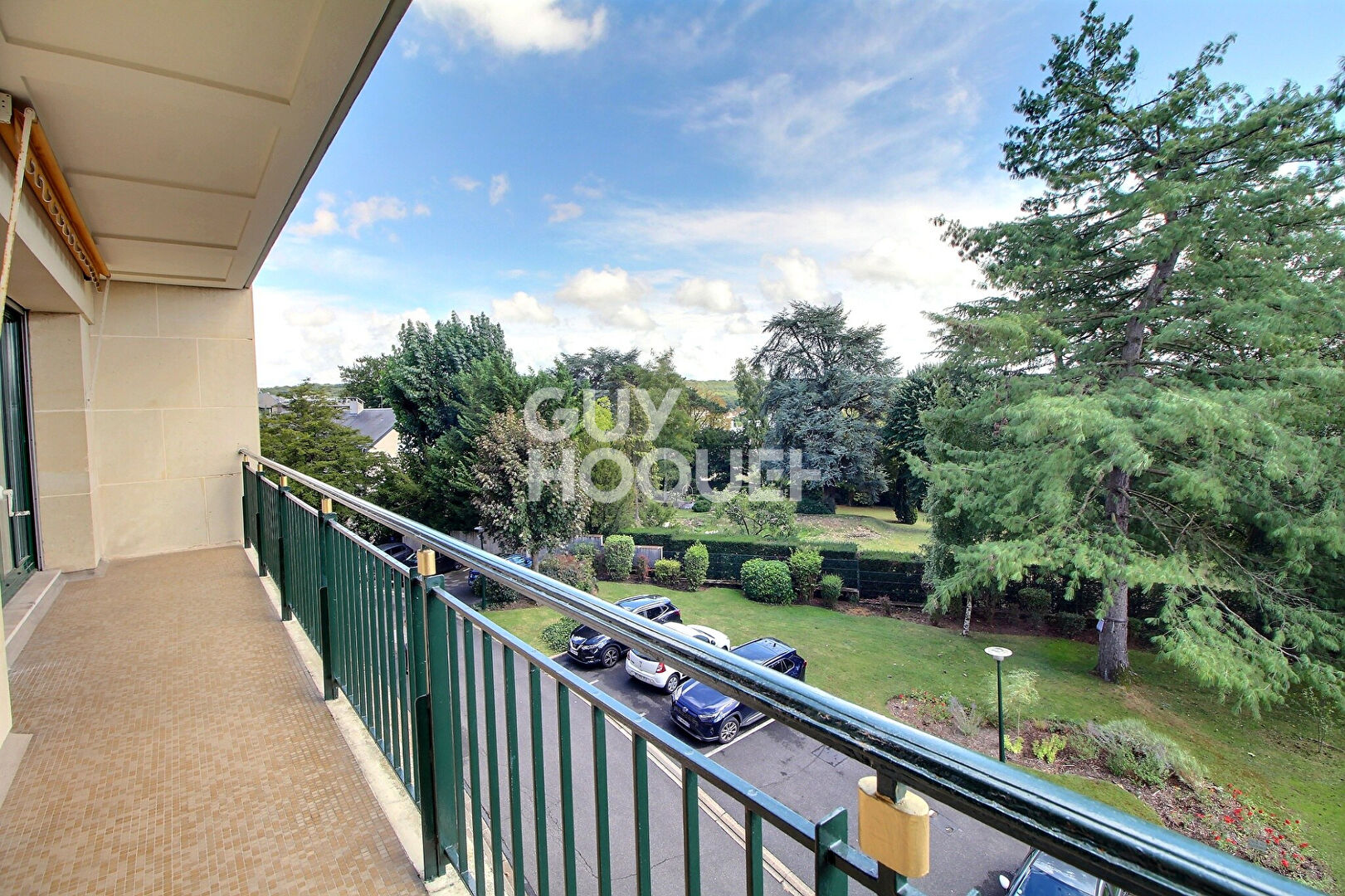 Chaville - Rive Droite : À vendre : Appartement traversant T5, parking, box et cave